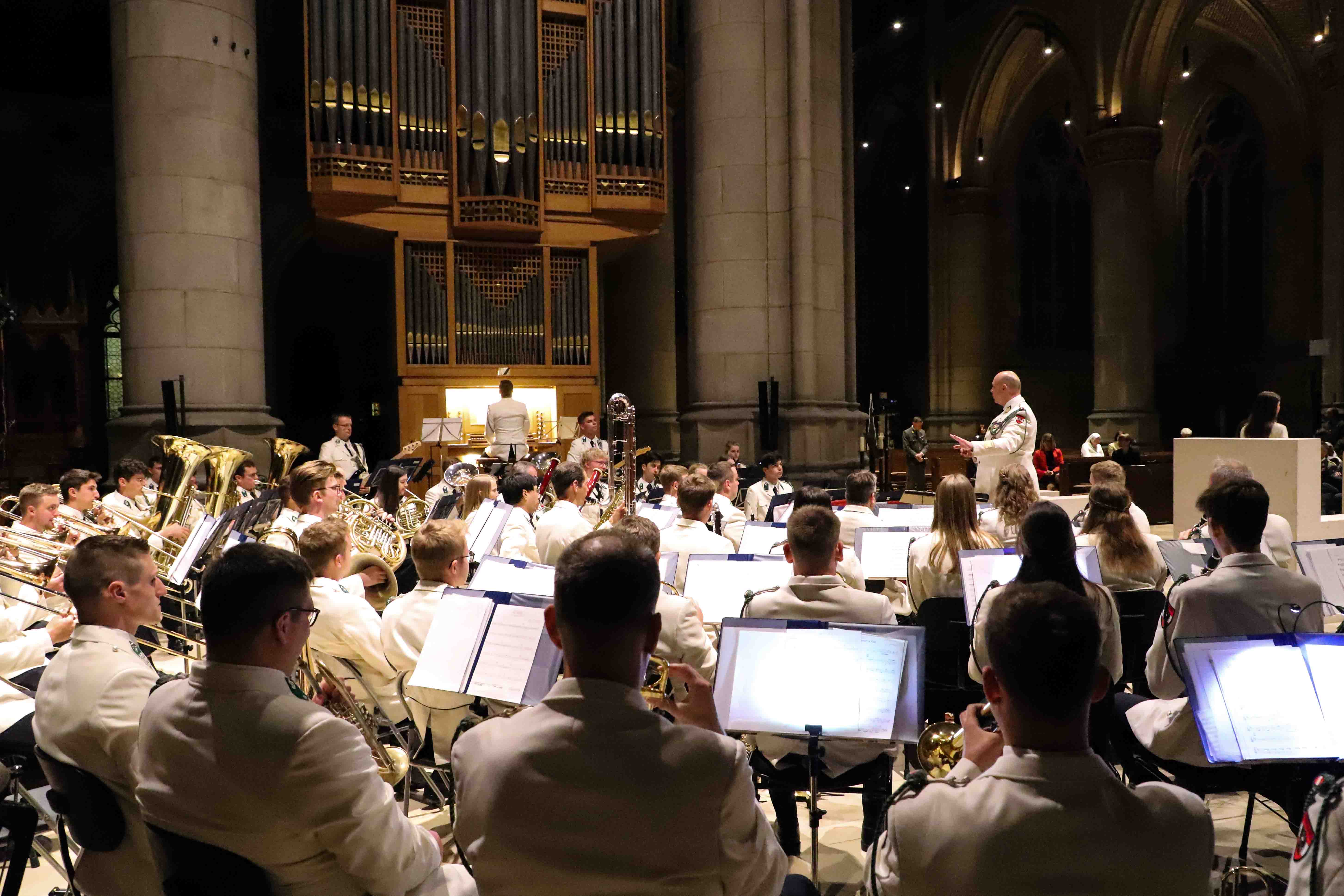 Beeindruckendes Klangerlebnis Milit Rmusik Bachl Chor Im Mariendom Linz